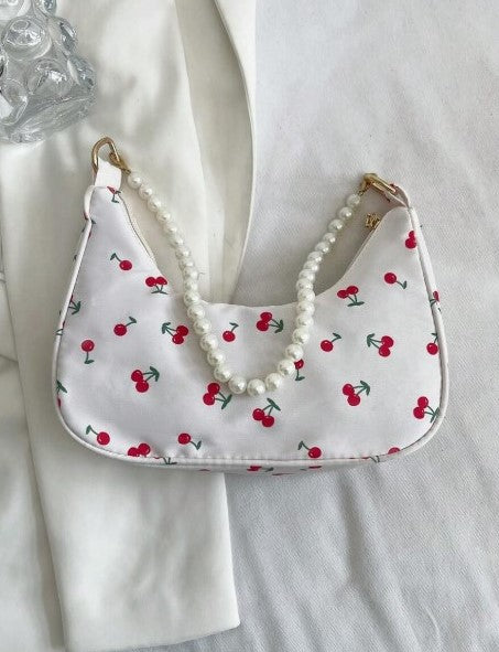 Bolso de hombro blanco con cerezas