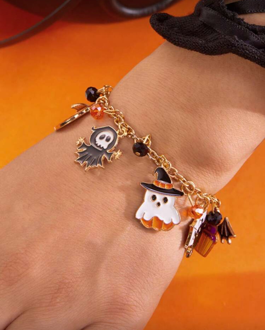 Brazalete con charms de Halloween