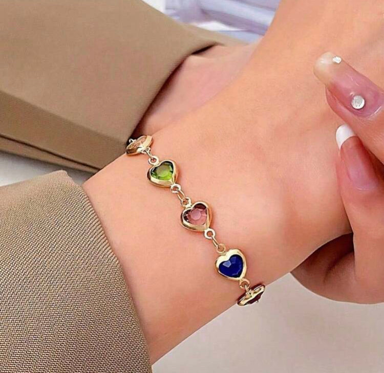 Brazalete de corazones de colores