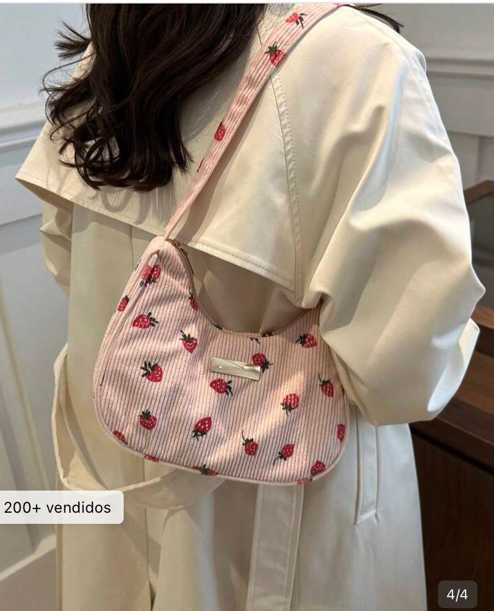 Bolso de,hombro de pana de unicolor con estampado de fresas , rosa