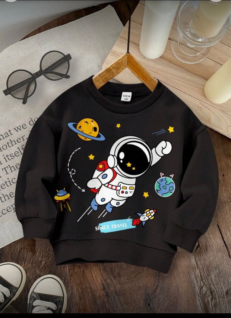 Sueter infantil negro de cuello redondo con estampado de astronauta, 2=3y