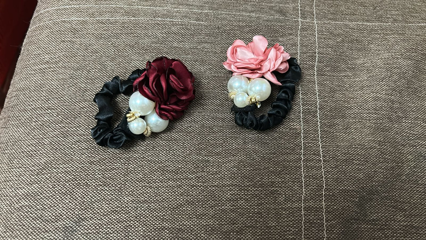 Pulceras con perlas y moño de adorno, $ 39.00 cada una