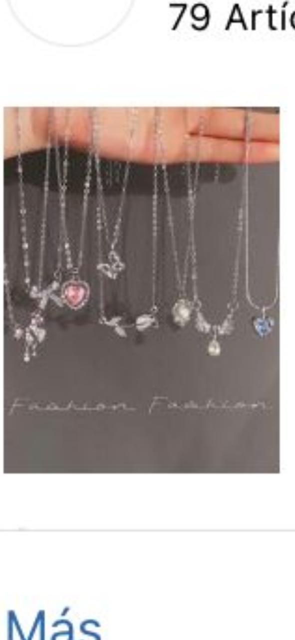 Collares con dijes de corazón. $25 cada uno, plata