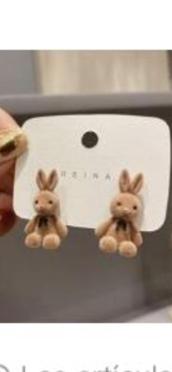 Aretes de perforación con estilo core, conejo, café claro