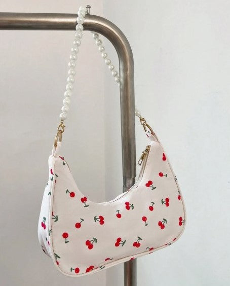 Bolso de hombro blanco con cerezas