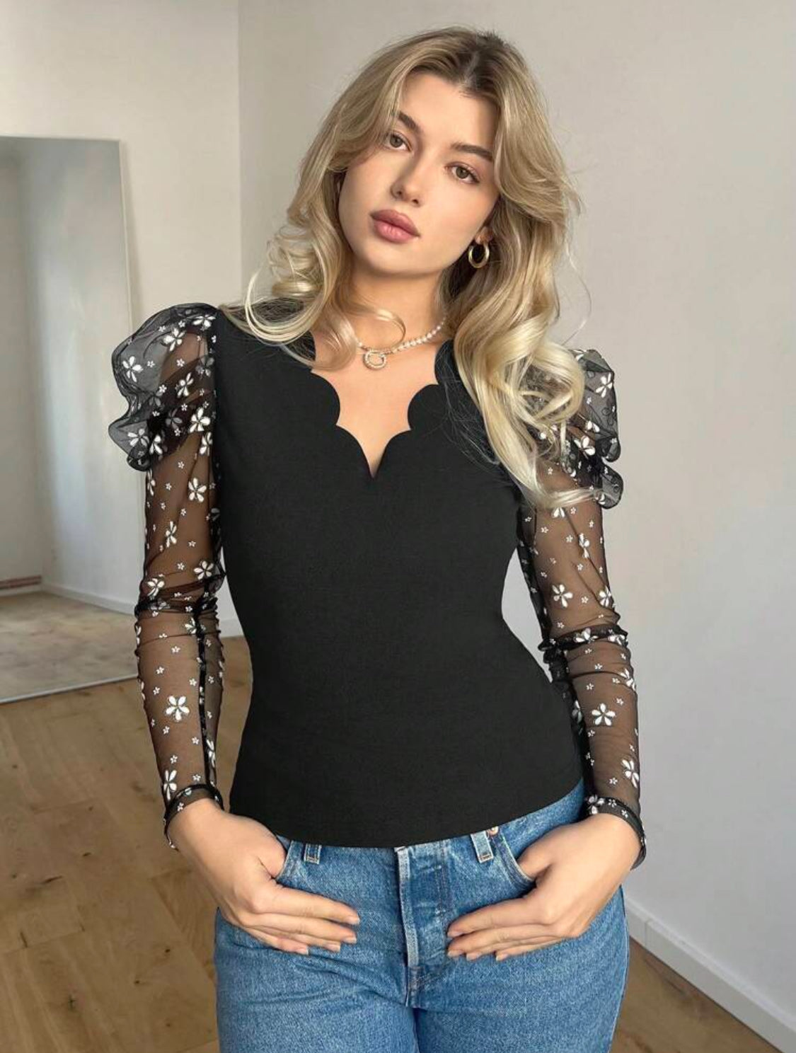 Blusa mangas mesh con florecitas Talla Chica