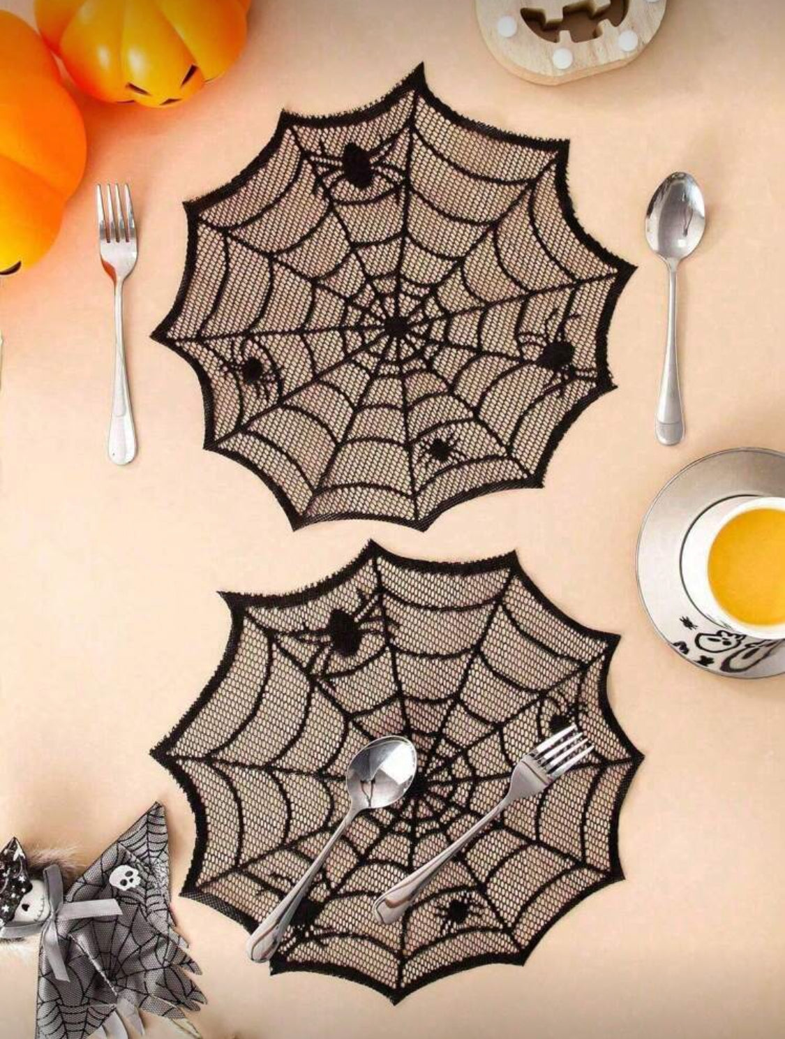 Mantel individual en forma de telaraña
