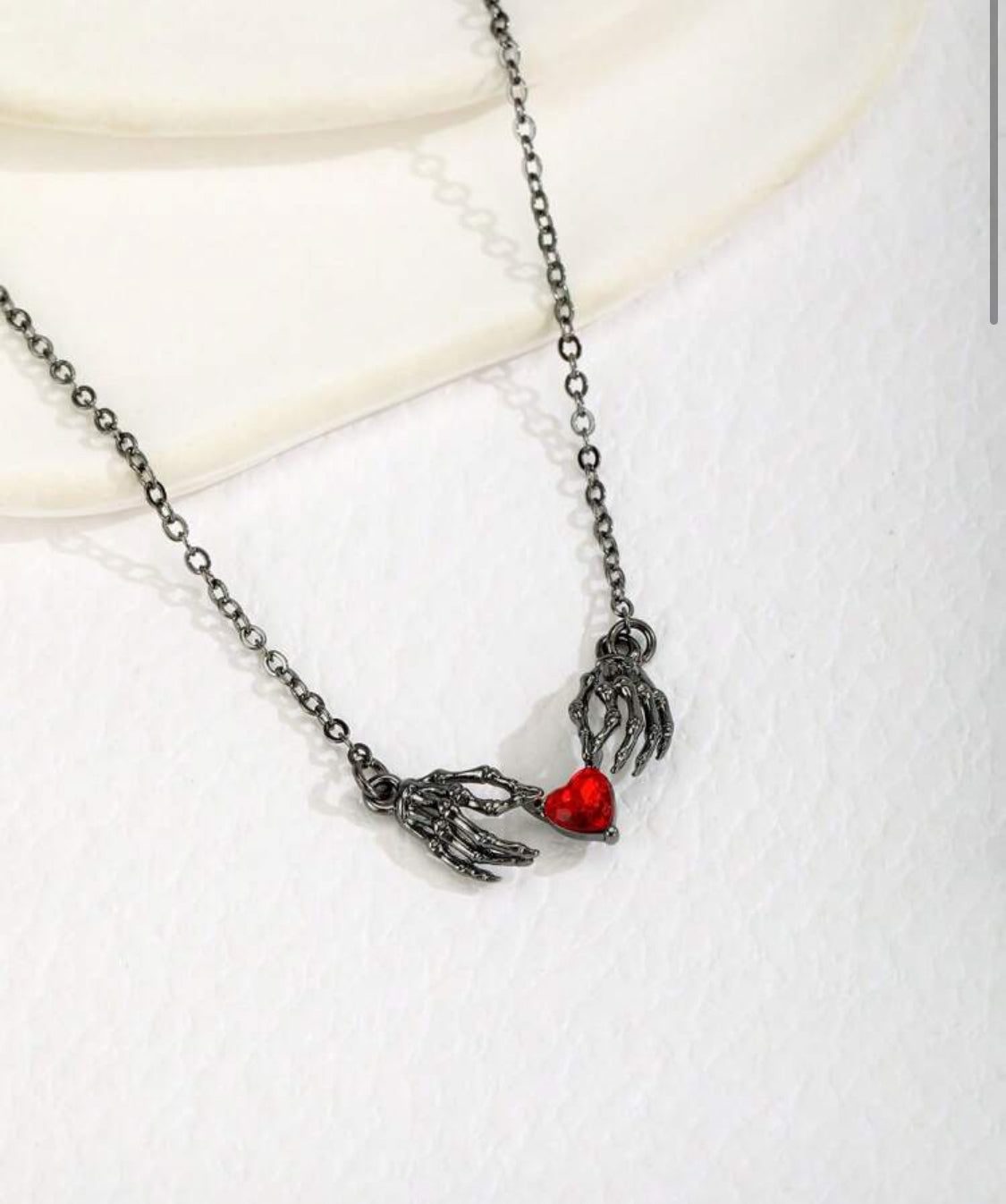 Collar Manos Calavera corazón