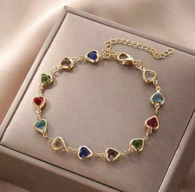 Brazalete de corazones de colores