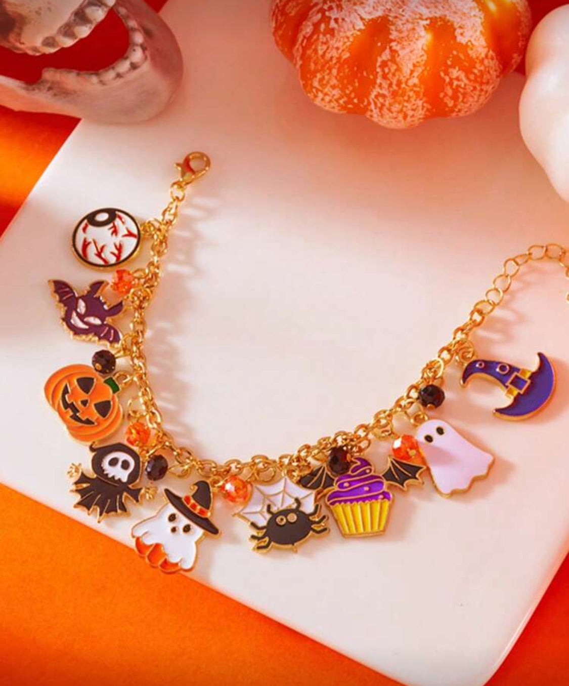 Brazalete con charms de Halloween
