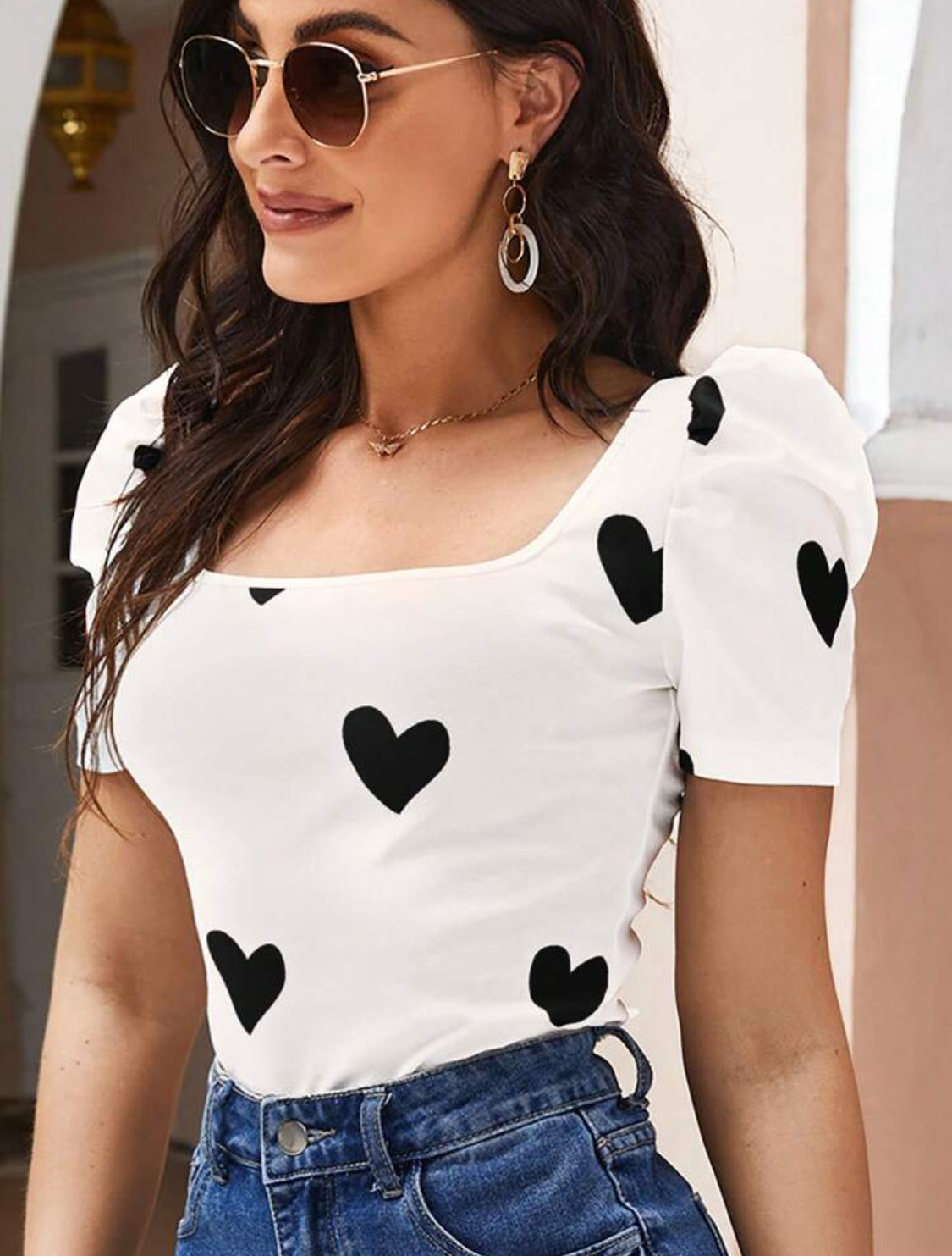 Blusa blanca con corazones  negros Talla Chica