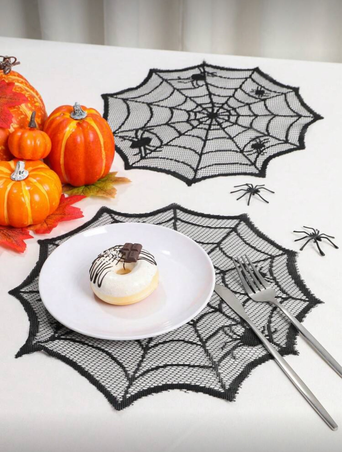 Mantel individual en forma de telaraña
