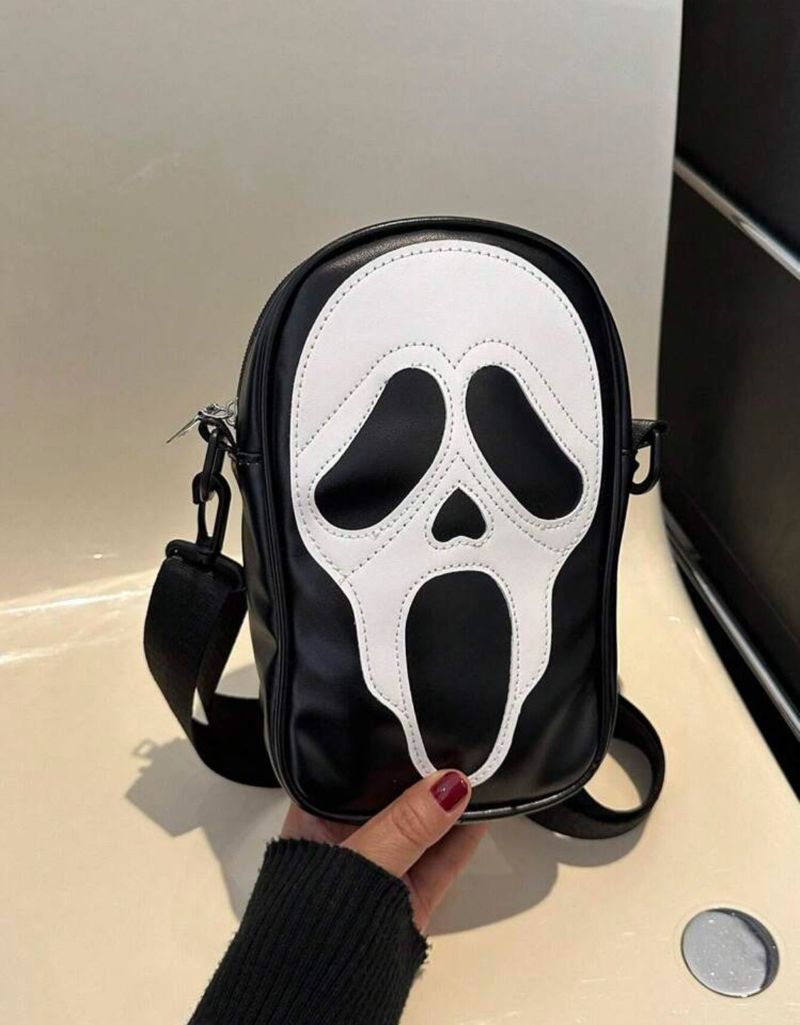 Crossbody Scream Black