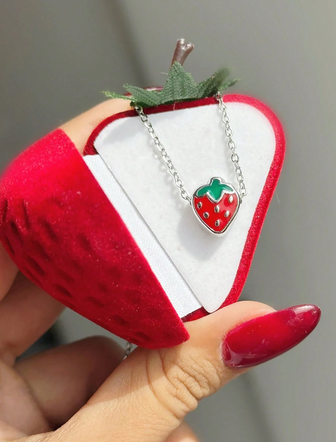 Collar de Fresa con Estuche Incluido