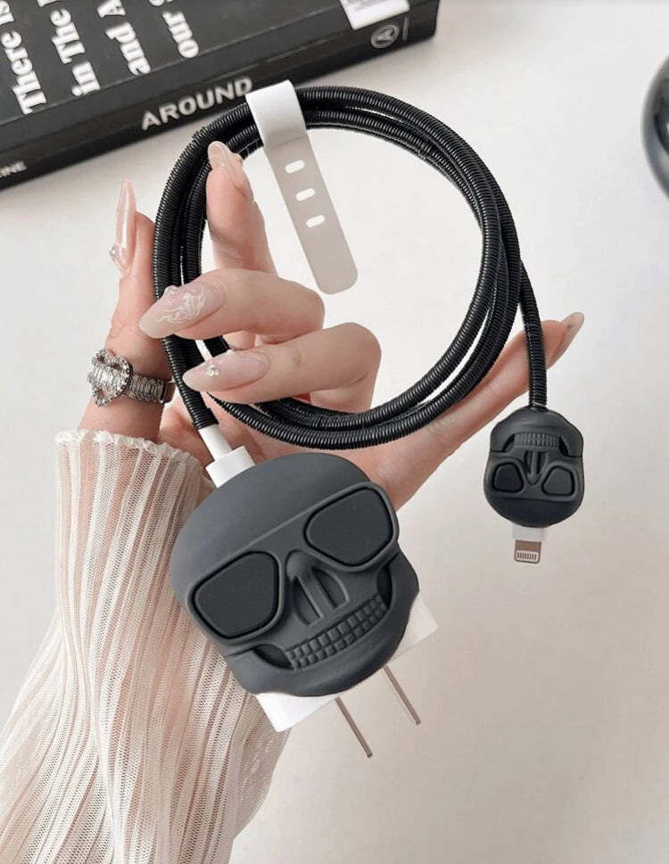 Protector de cable y cargador Calavera Black