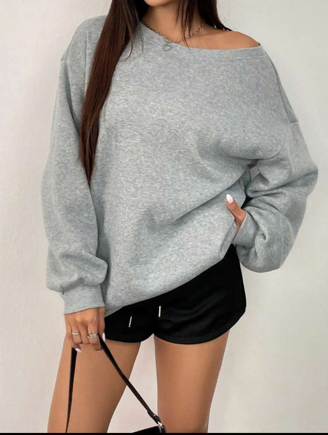 Sudadera gris hombro descubierto Talla Mediana