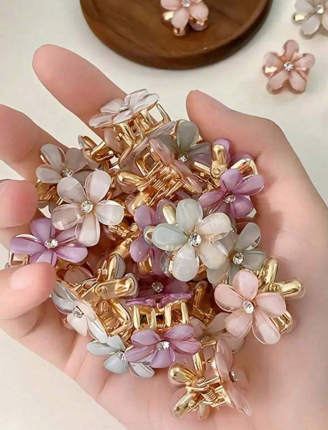 Pinzitas papelo en forma de florecitas (6 piezas)