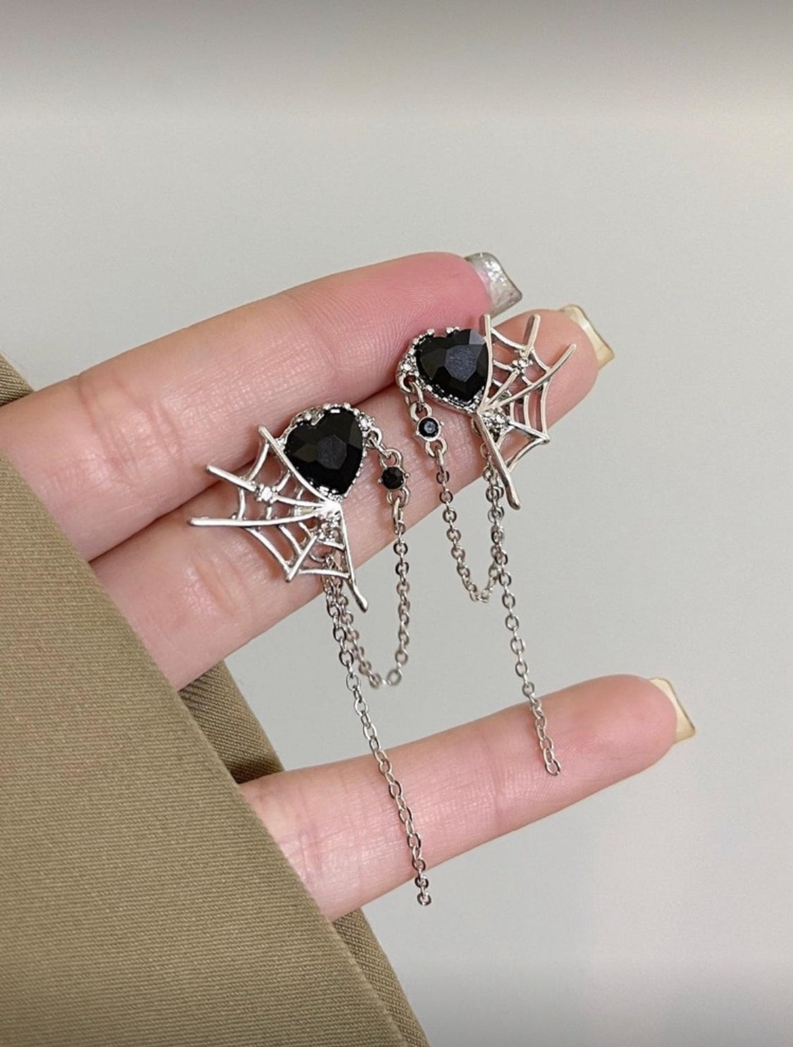 Pendientes araña con corazón