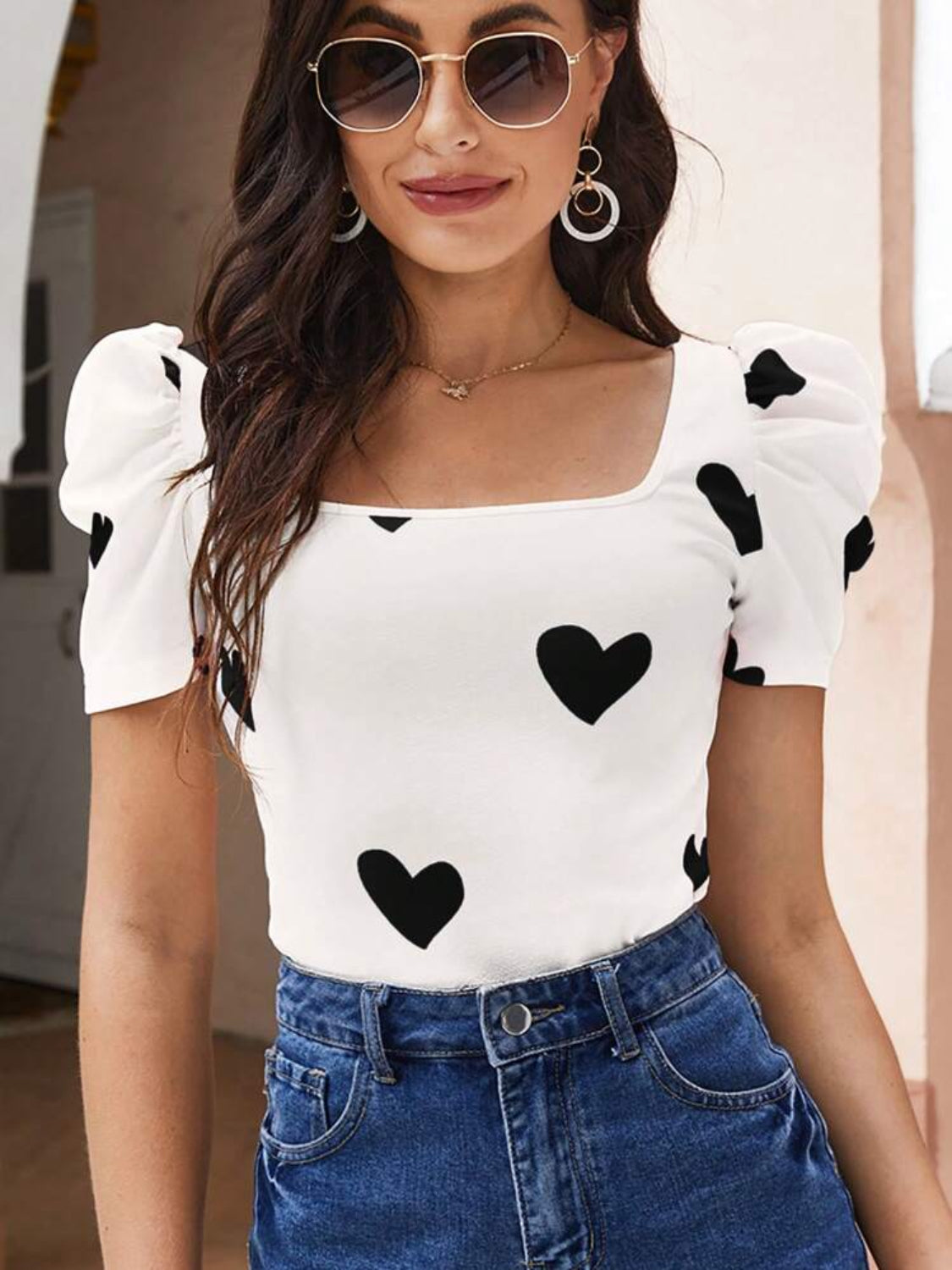 Blusa blanca con corazones  negros Talla Chica