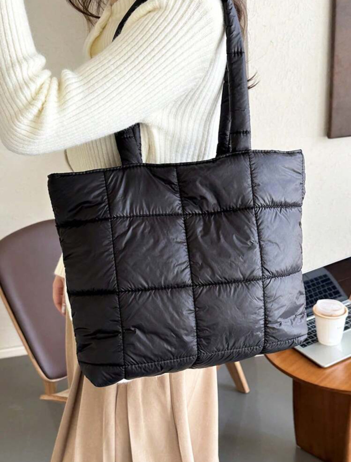 Bolsa de Mano Tote Bag Puffer Negro