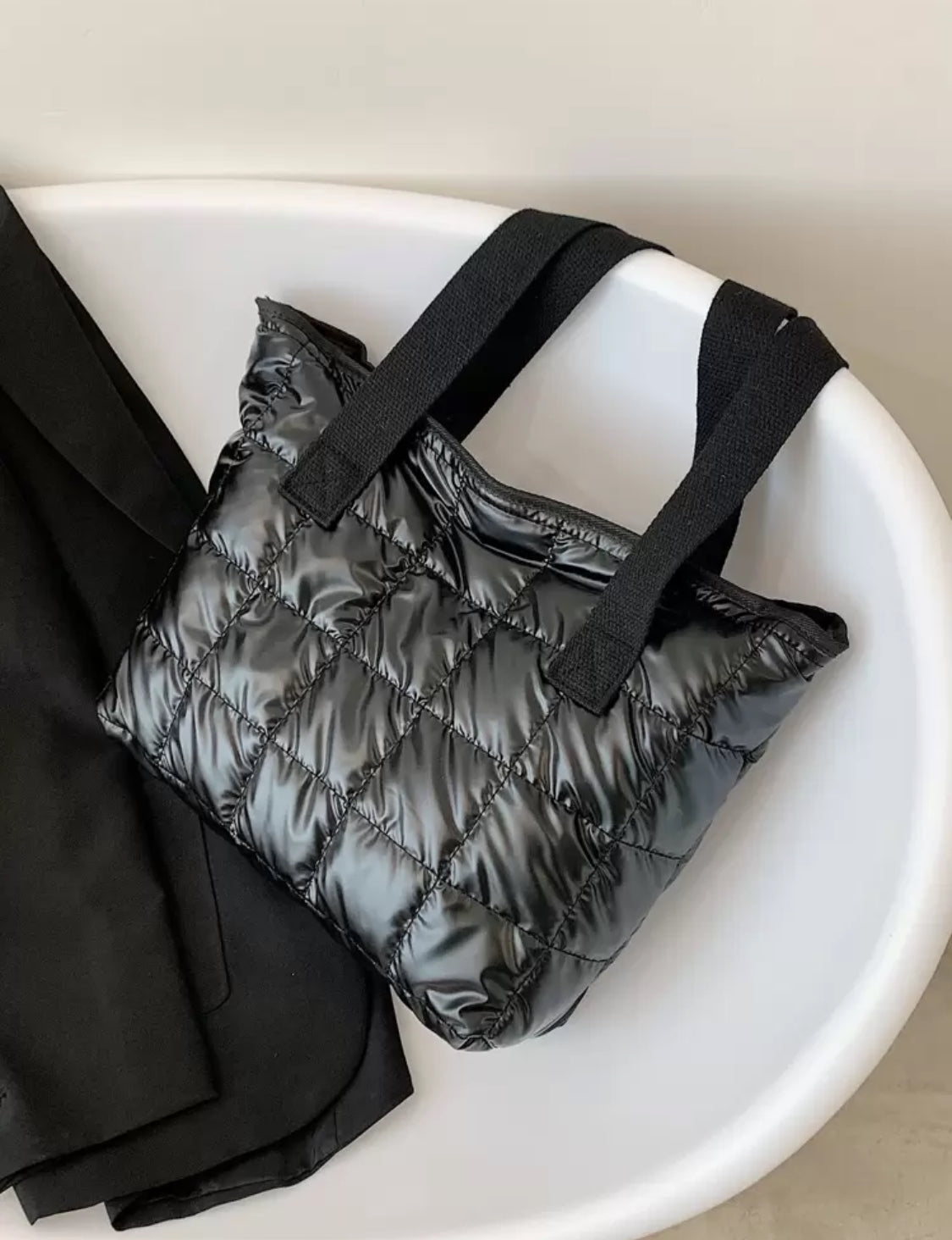 Bolsa de Mano Tote Bag Puffer Negra