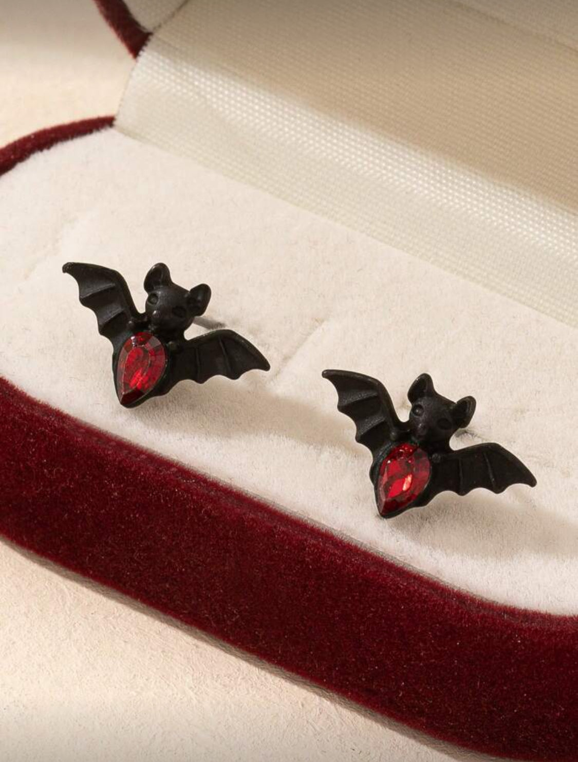 Aretes en forma de vampiros