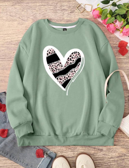 Sudadera Verde con Corazón de Animal Print Talla XL