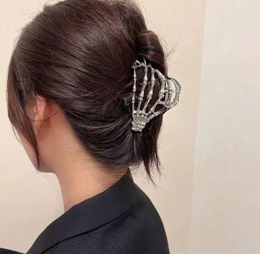 Pinza para cabello manos de calaca plata