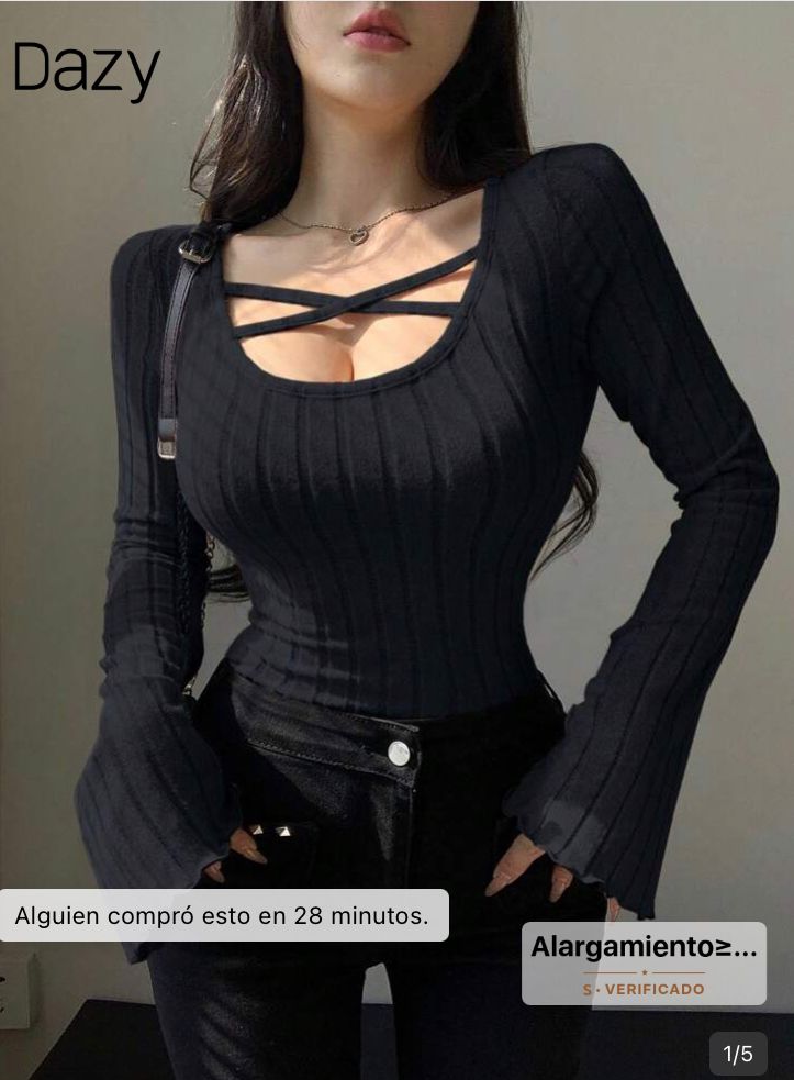 Blusa negra  de punto con manga larga tipo campana talla