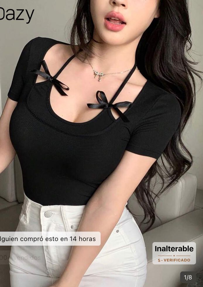 Blusa negra manga corta con tirantes de moñitos talla S
