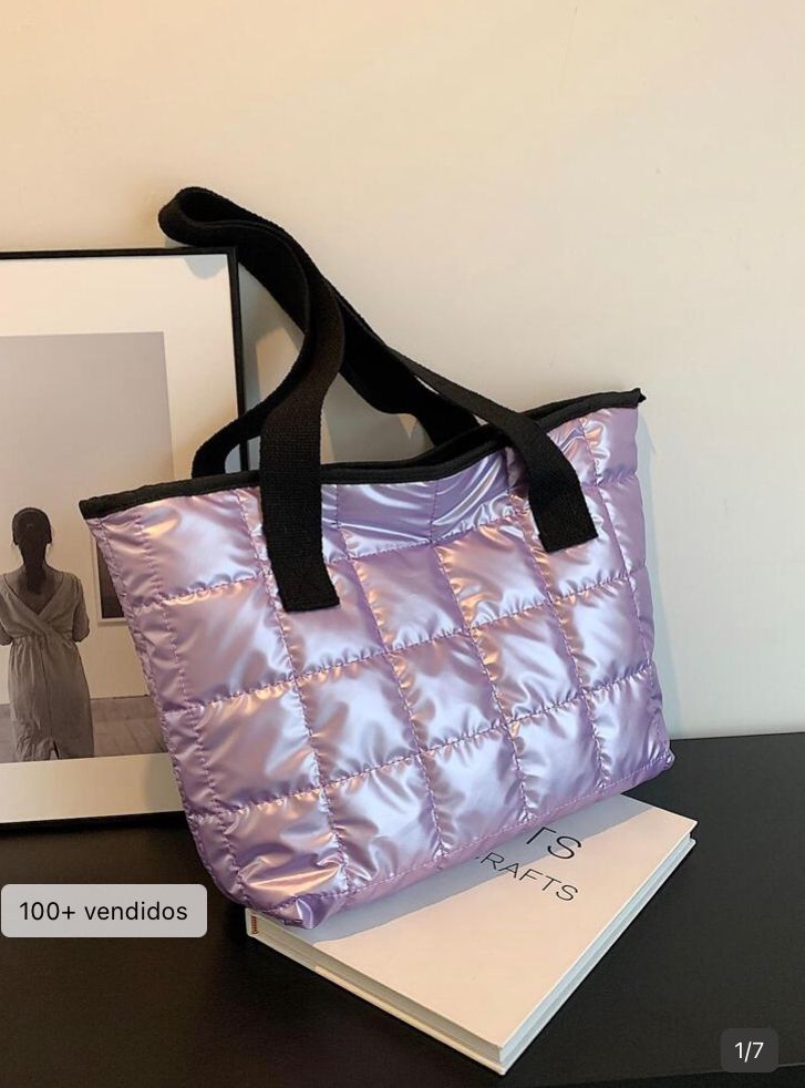 Bolsa tote con borde de contraste y diseño futurista morado