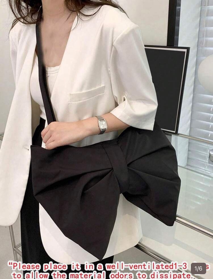 Bolso bandolera asimétrico con lazo negro , negro