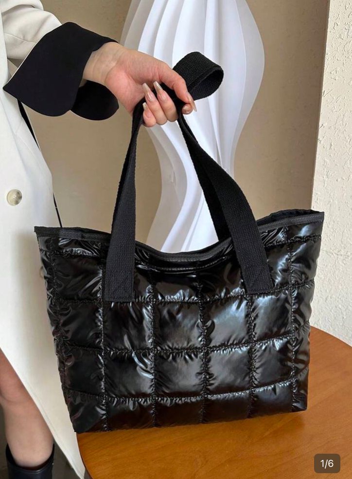 Bolso grande de rombos de metal negro, negro