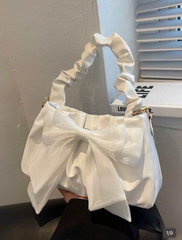 Bolso de hombro con correa de cadena plisada y asa, blanco