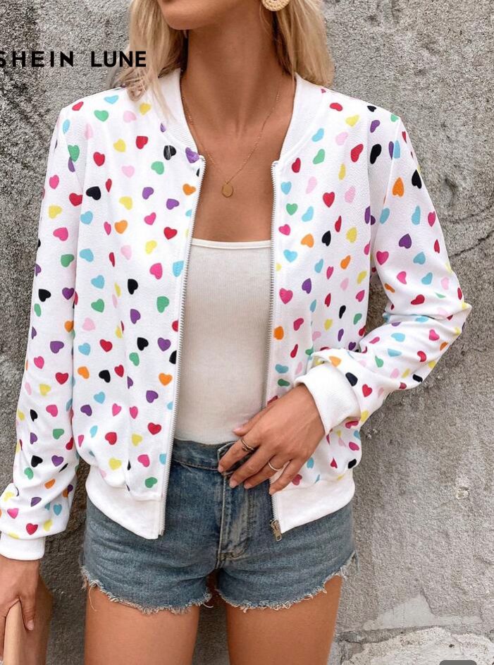 Chaqueta corta de ujier con estampado corazones, blanca S/ Ch
