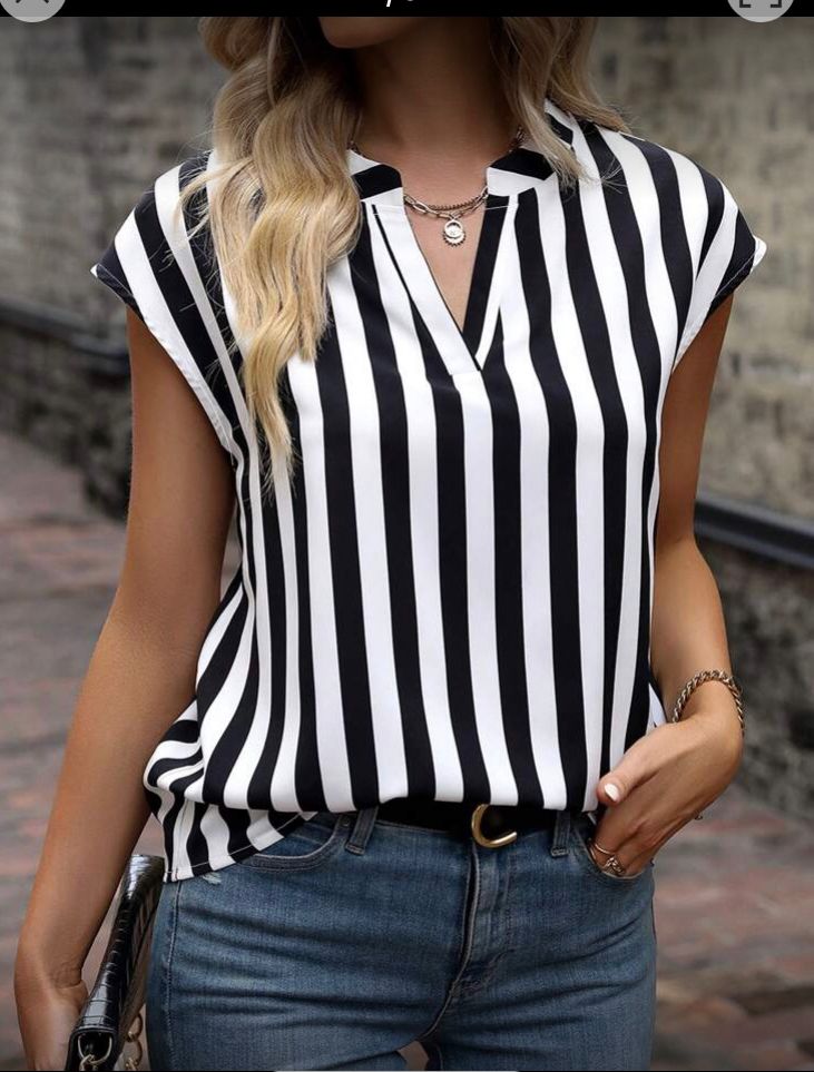 Blusa con estampado de rayas en cuello nocht blanco y negro, L