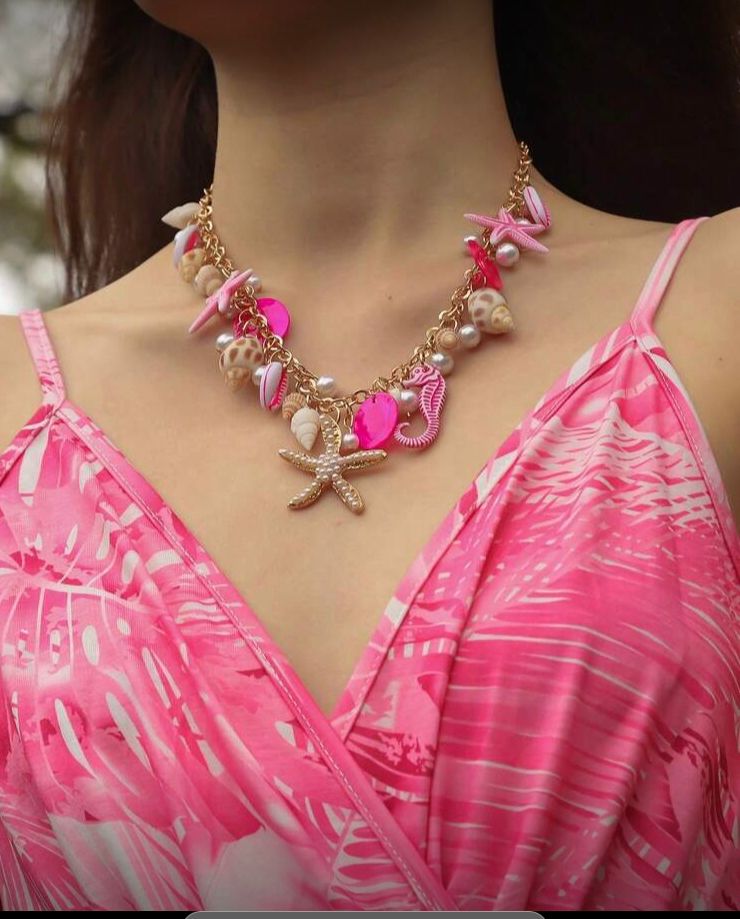 Collar de mujer con cuentas y conchas ,rojo
