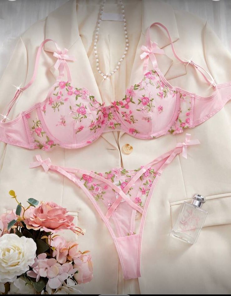 Conjunto de lencería rosa 2 piezas con detalles de rosas y transparencia talla M
