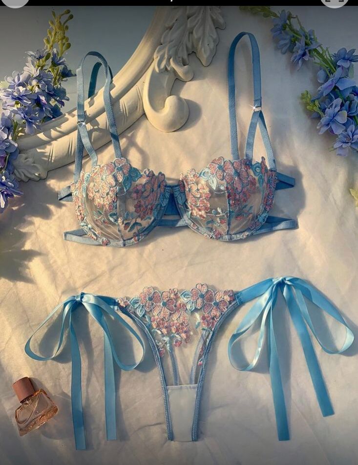 Conjunto de lenceria azul 2 piezas con detalles de transparencia y listones talla M