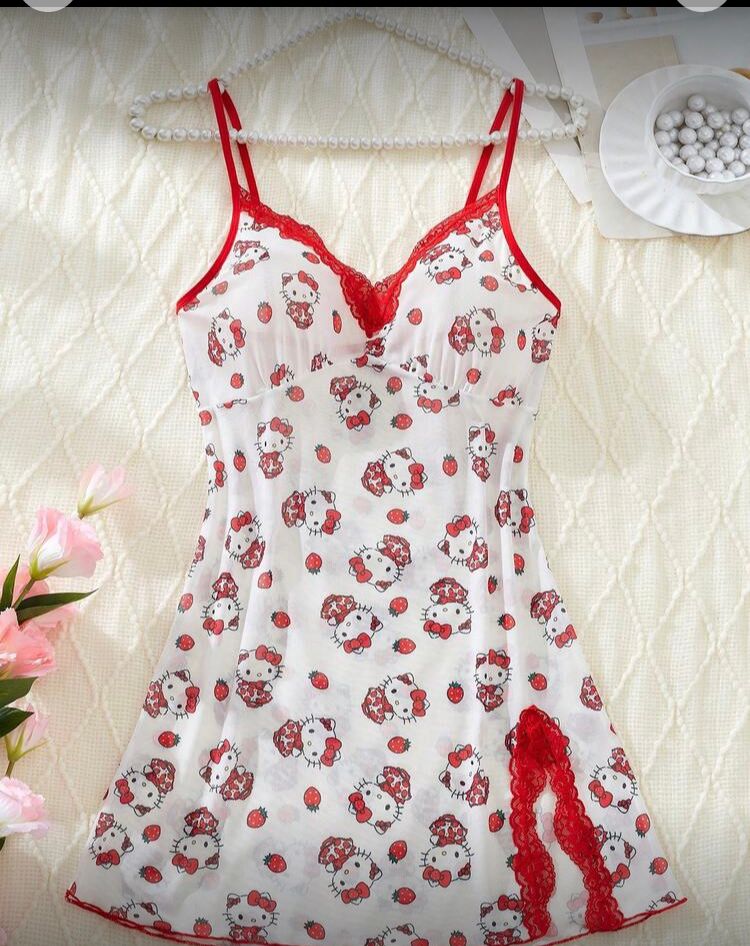Pijama camison con encaje y estampado kity y fresas talla M