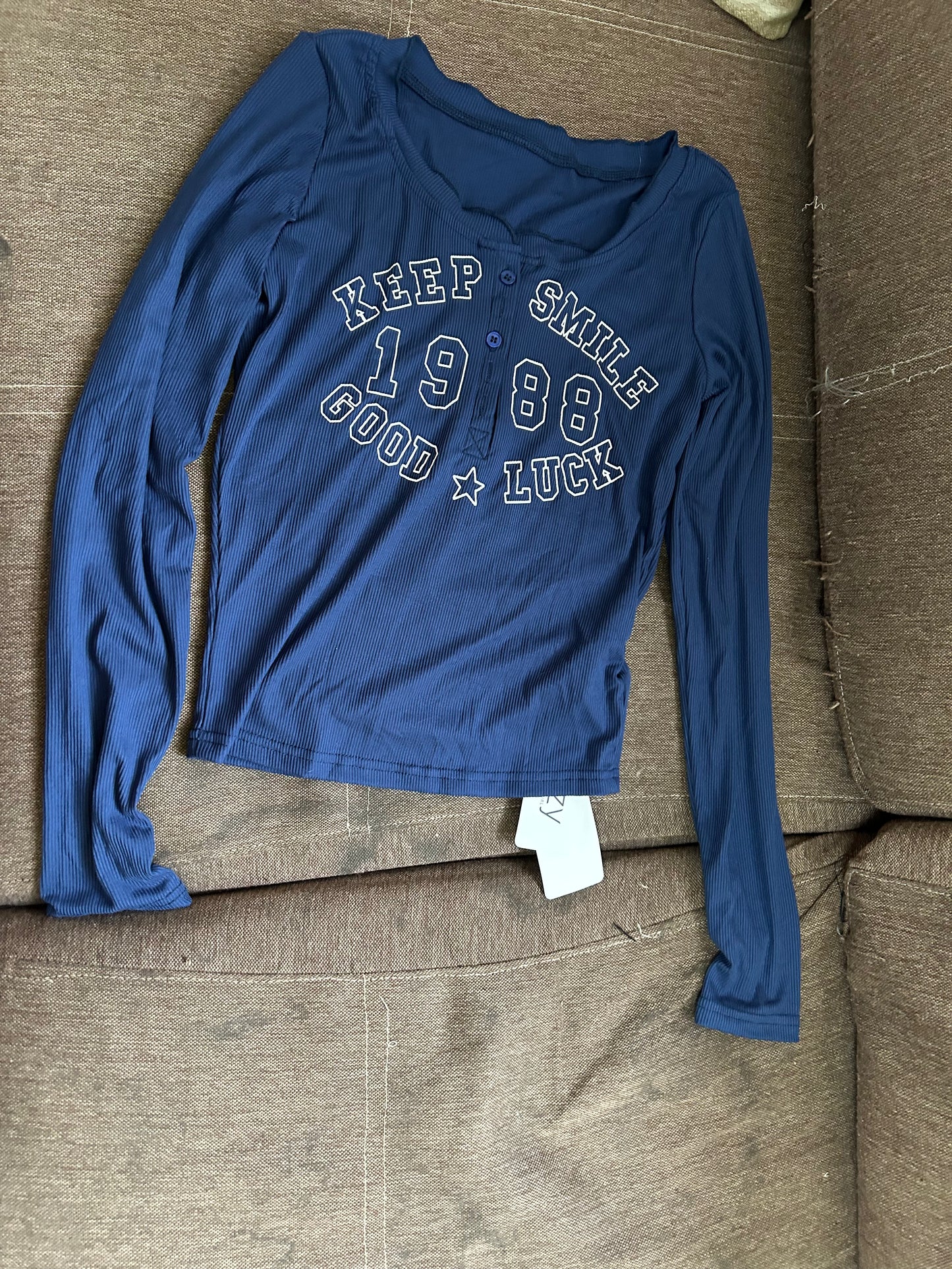 Blusa se cuello redondo con letras Metepec sumiller, M, azul